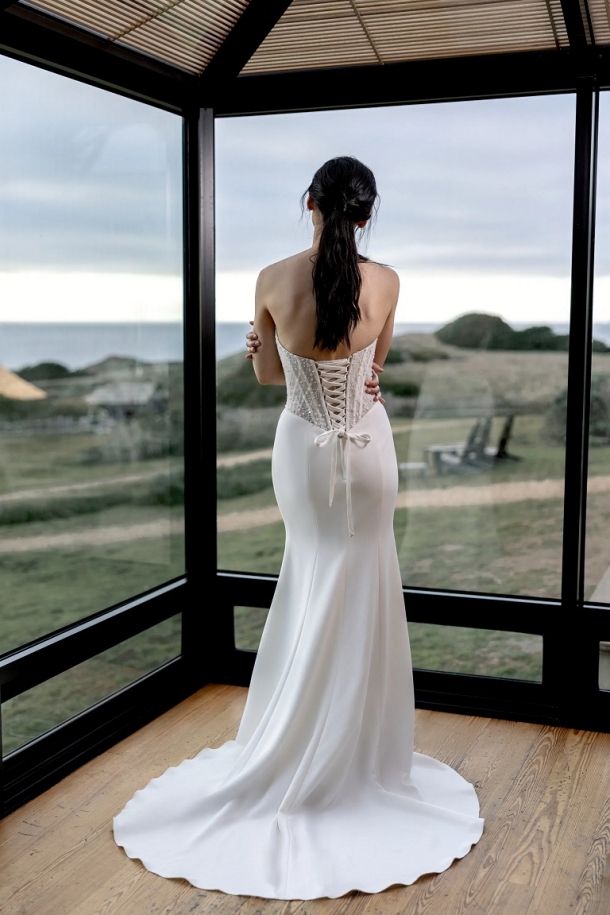 Adore by Justin Alexander 11411  back.jpg